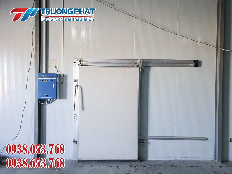 Cửa lùa panel kho lạnh là gì